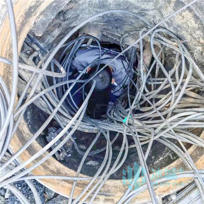 小區(qū)突然斷網(wǎng)，搶修人員爭(zhēng)分奪秒下井搶修紀(jì)實(shí)
